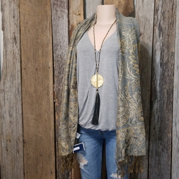 NEW! 2 PC BUNDLE! SHE&SKY TOP & PASHMINA SCARF! - Picture 7 of 8